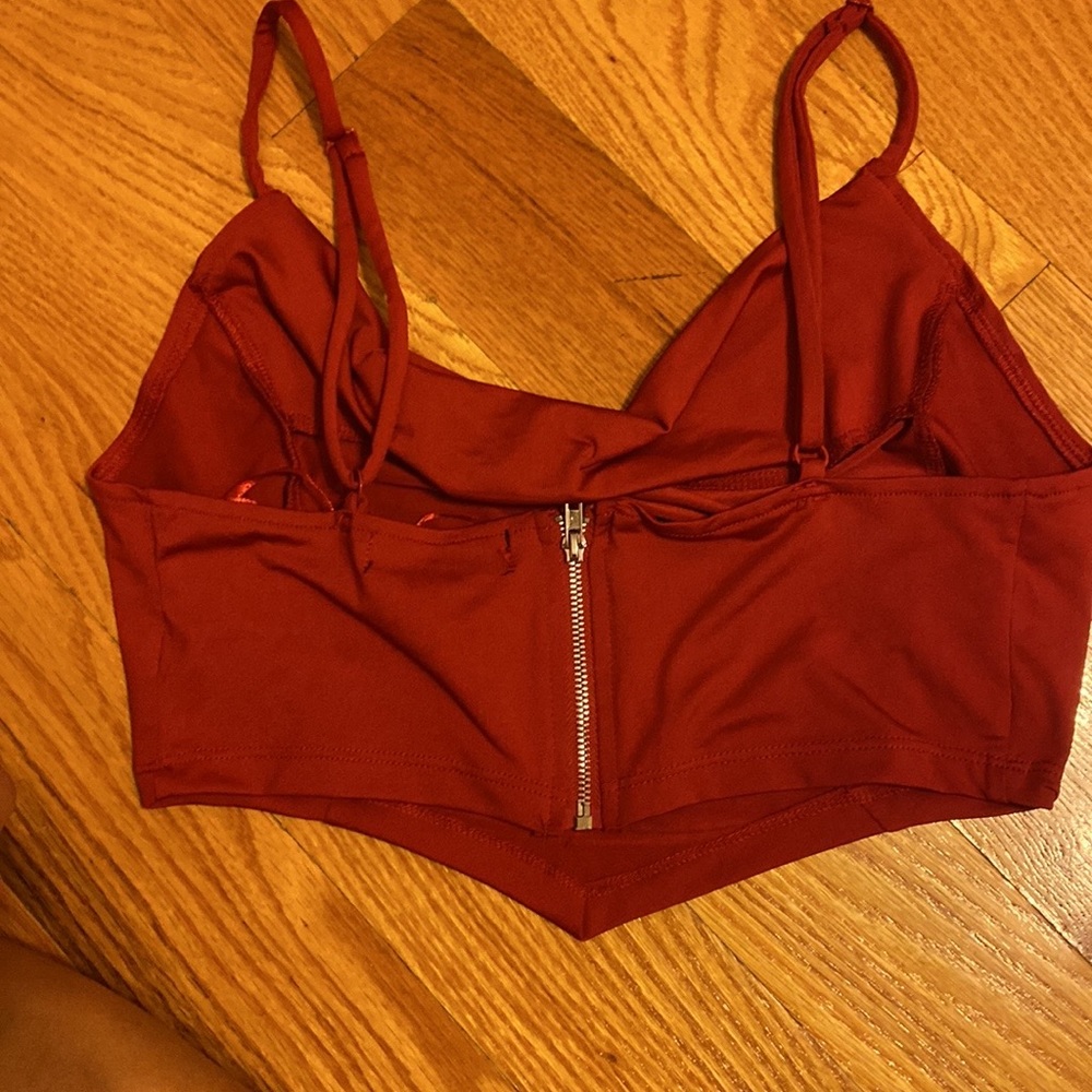 Red top - Picture 2 of 4